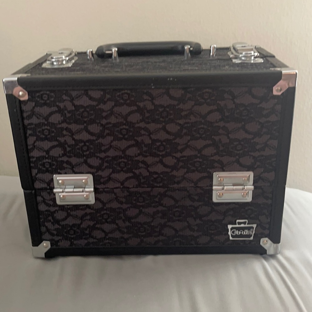 Makeup Box - image 2